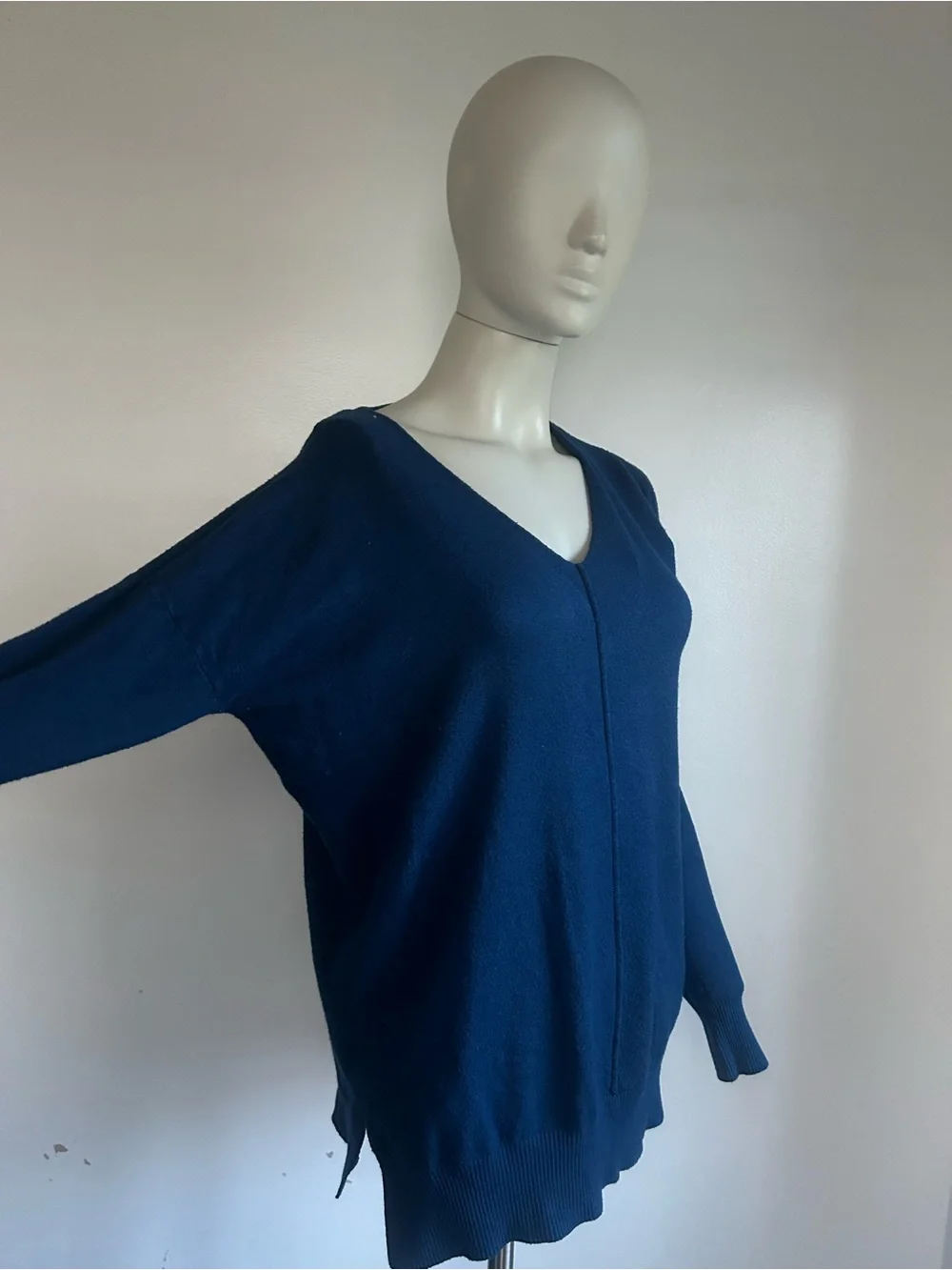 xenana knit fuzzy s/M Blue V-Neck Women's Sweater